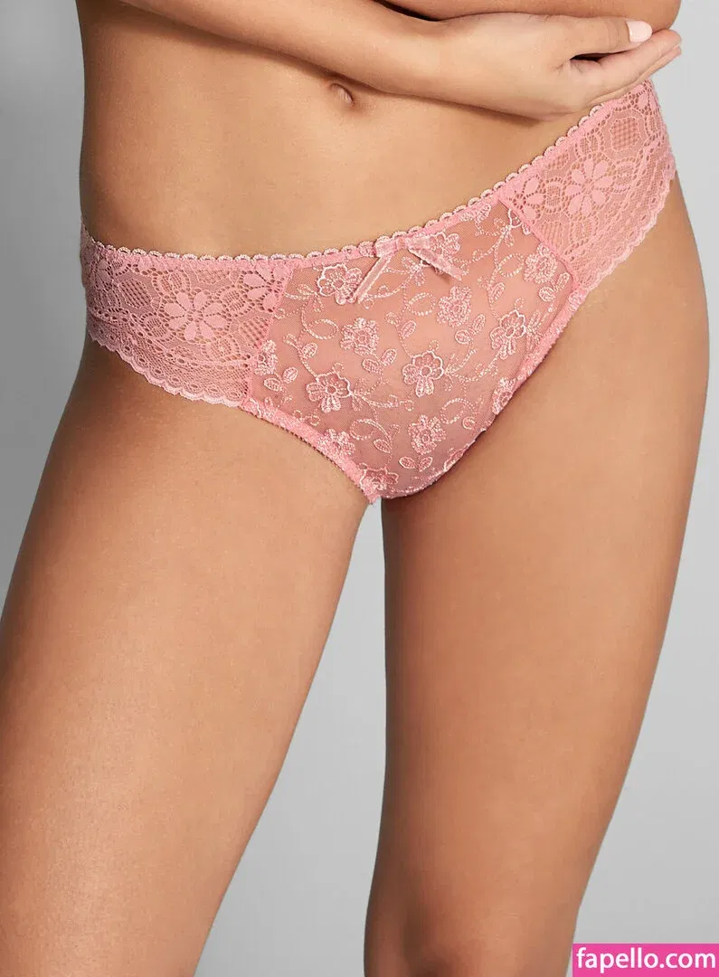 Nicola Cavanis / nicolaca_ Onlyfans Photo Gallery 