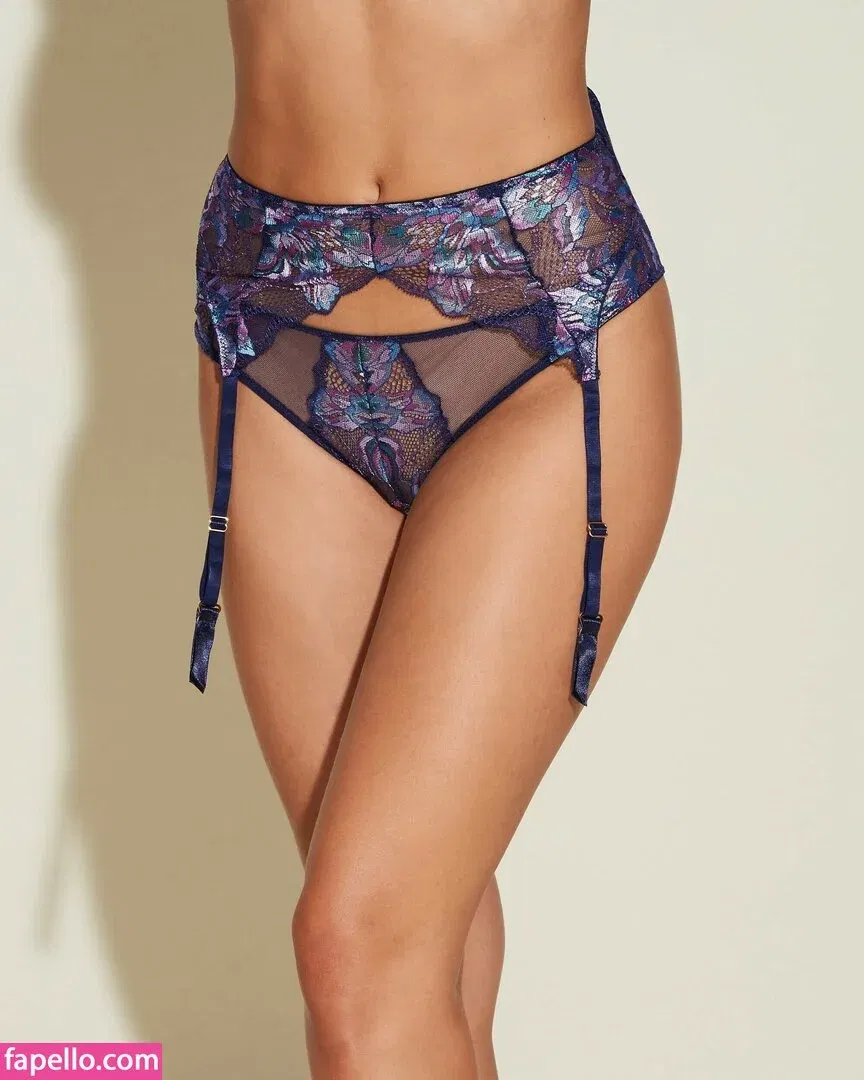 Nicola Cavanis / nicolaca_ Onlyfans Photo Gallery 