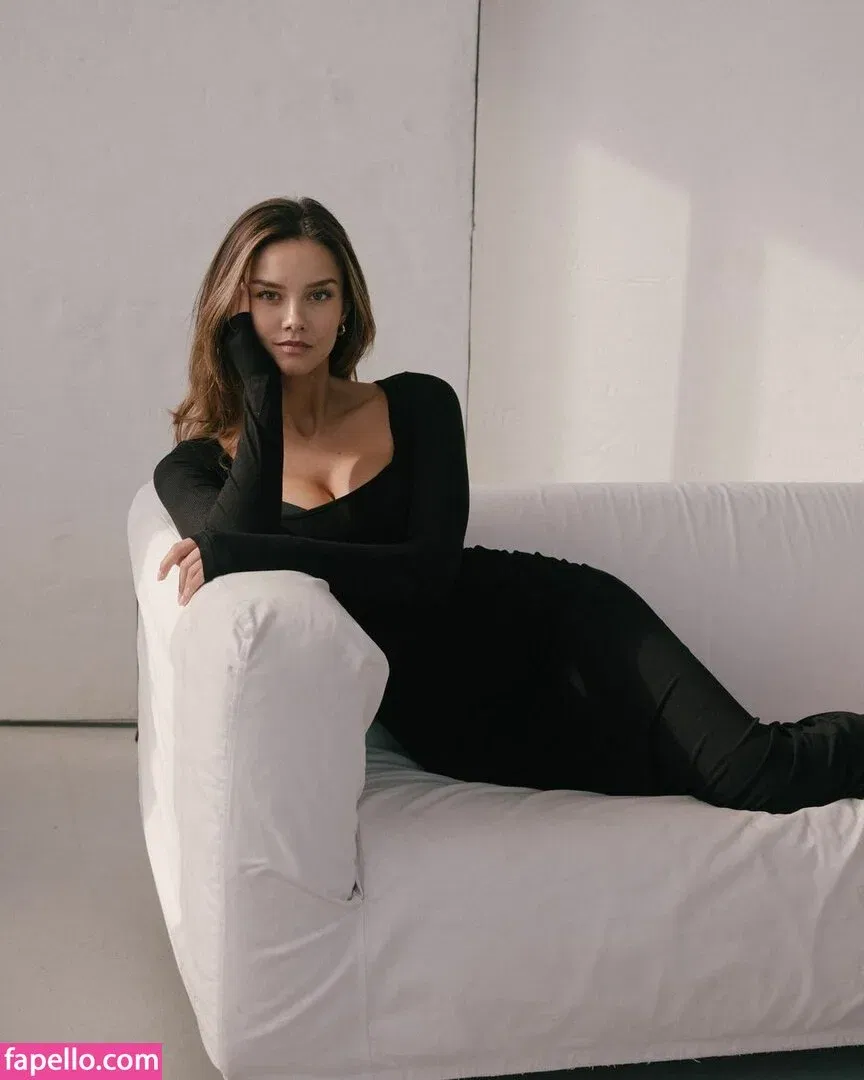 Nicola Cavanis / nicolaca_ Onlyfans Photo Gallery 