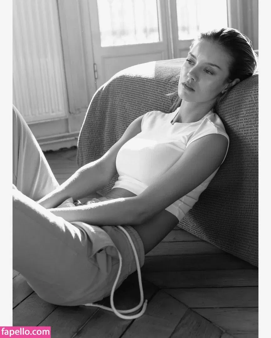 Nicola Cavanis / nicolaca_ Onlyfans Photo Gallery 