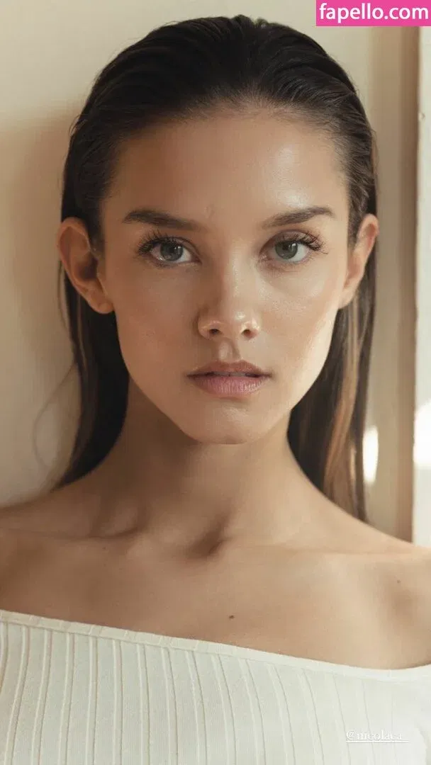 Nicola Cavanis / nicolaca_ Onlyfans Photo Gallery 