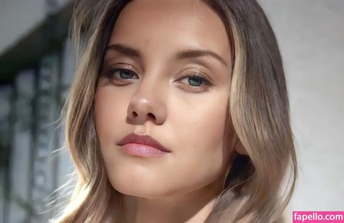 Nicola Cavanis / nicolaca_ Onlyfans Photo Gallery 