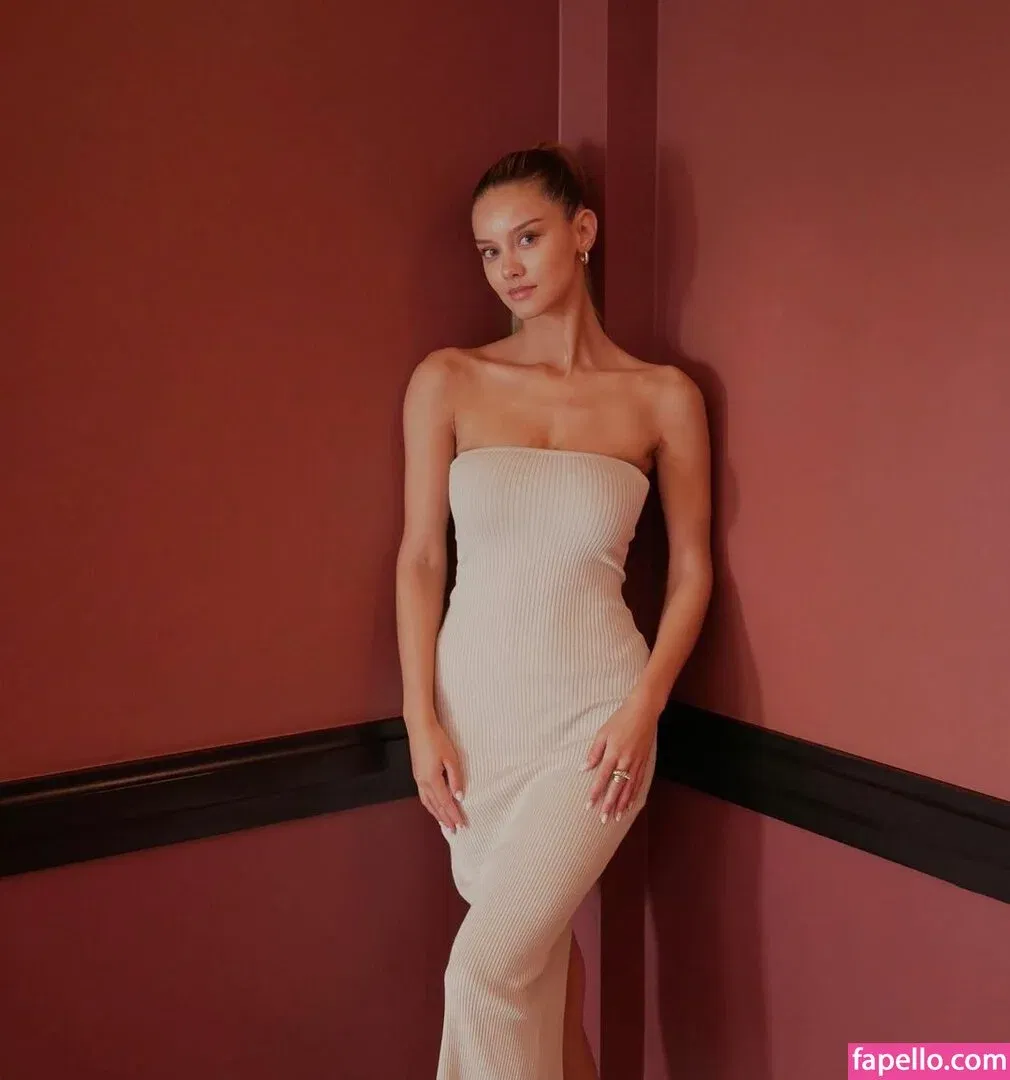 Nicola Cavanis / nicolaca_ Onlyfans Photo Gallery 