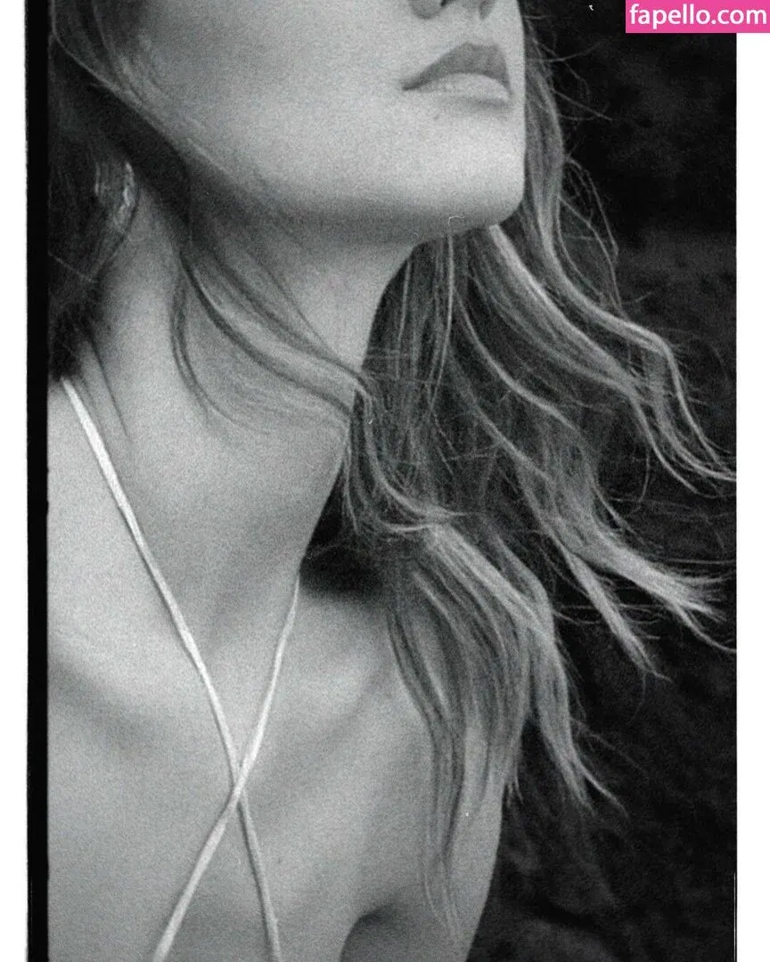 Nicola Cavanis / nicolaca_ Onlyfans Photo Gallery 