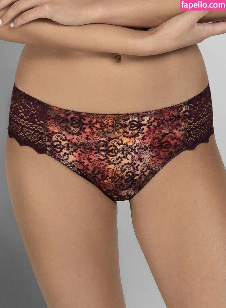 Nicola Cavanis / nicolaca_ Onlyfans Photo Gallery 