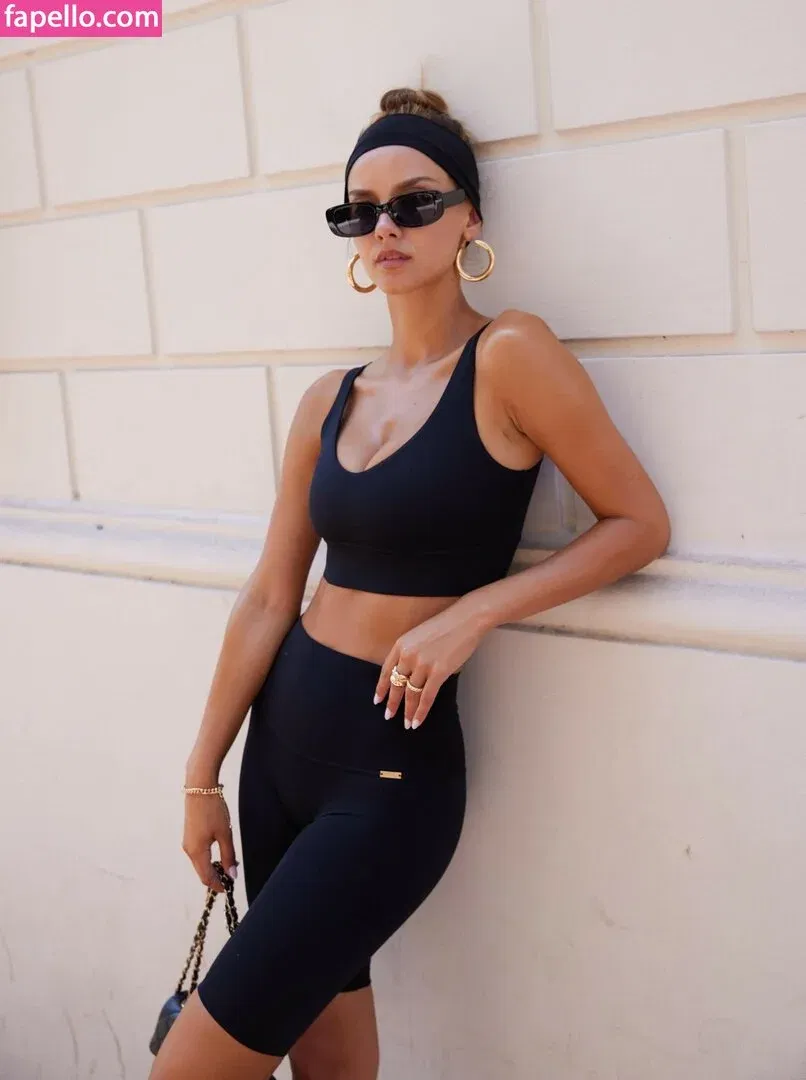 Nicola Cavanis / nicolaca_ Onlyfans Photo Gallery 