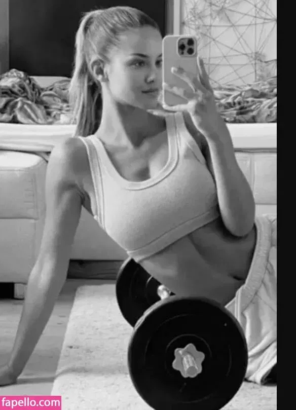 Nicola Cavanis / nicolaca_ Onlyfans Photo Gallery 