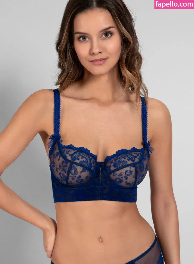 Nicola Cavanis / nicolaca_ Onlyfans Photo Gallery 