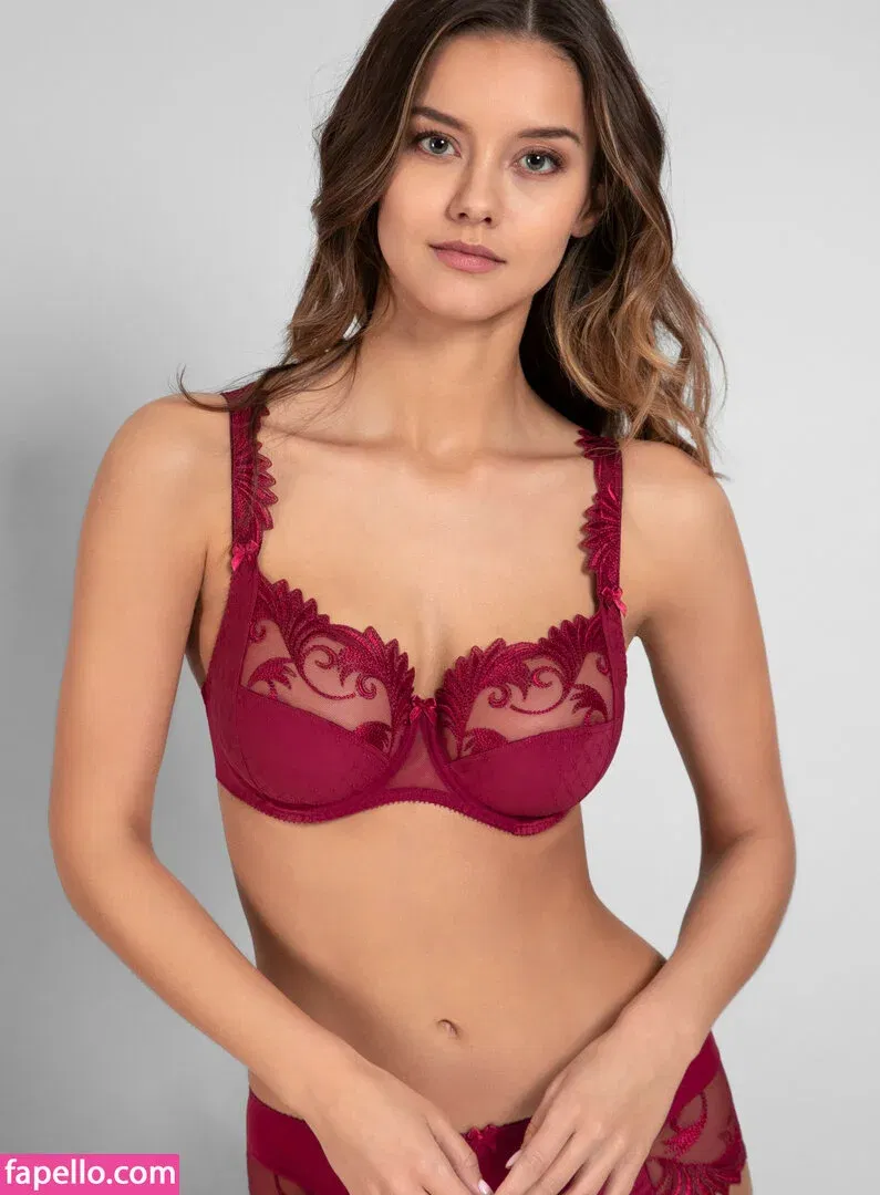 Nicola Cavanis / nicolaca_ Onlyfans Photo Gallery 