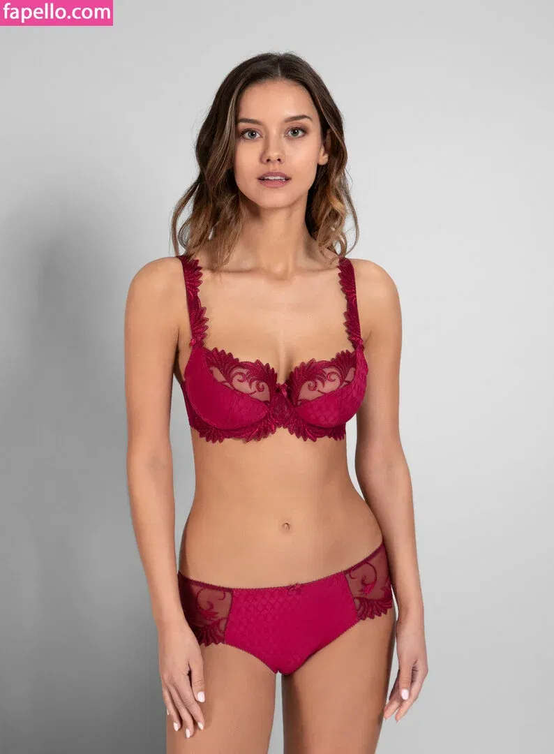 Nicola Cavanis / nicolaca_ Onlyfans Photo Gallery 