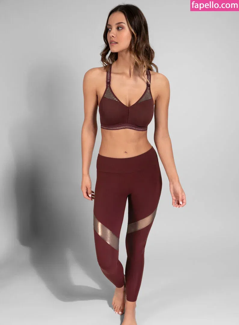 Nicola Cavanis / nicolaca_ Onlyfans Photo Gallery 