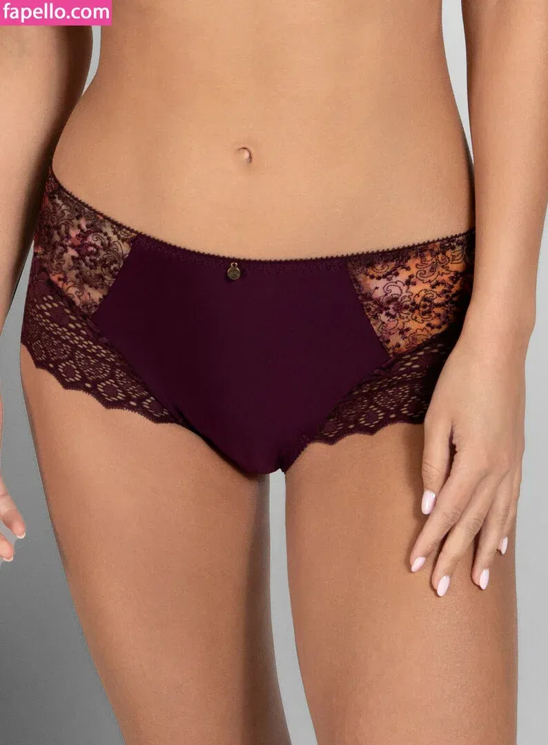 Nicola Cavanis / nicolaca_ Onlyfans Photo Gallery 