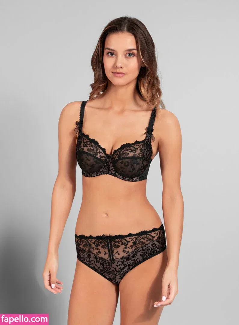 Nicola Cavanis / nicolaca_ Onlyfans Photo Gallery 