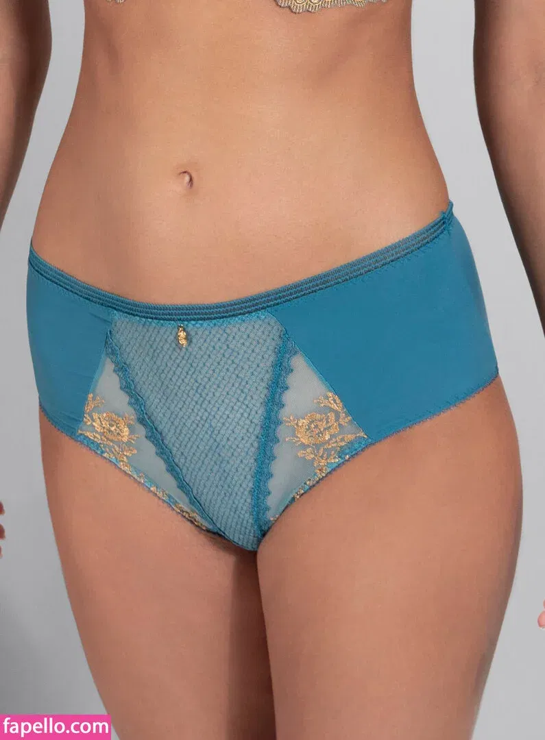 Nicola Cavanis / nicolaca_ Onlyfans Photo Gallery 