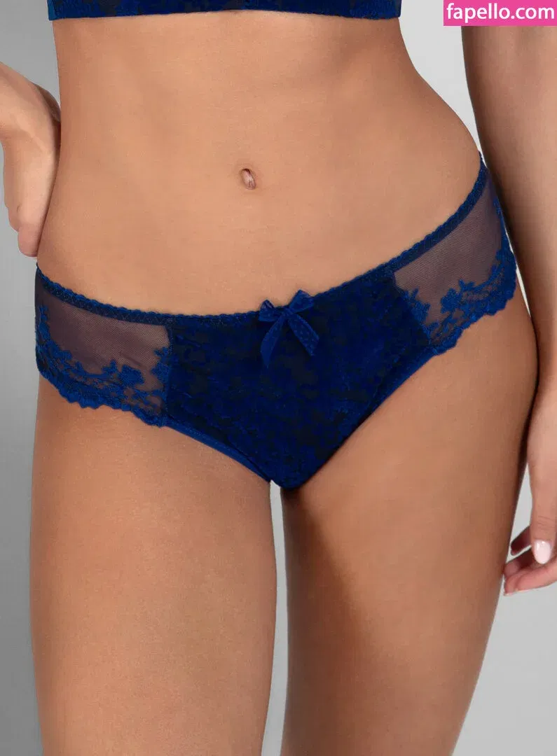 Nicola Cavanis / nicolaca_ Onlyfans Photo Gallery 