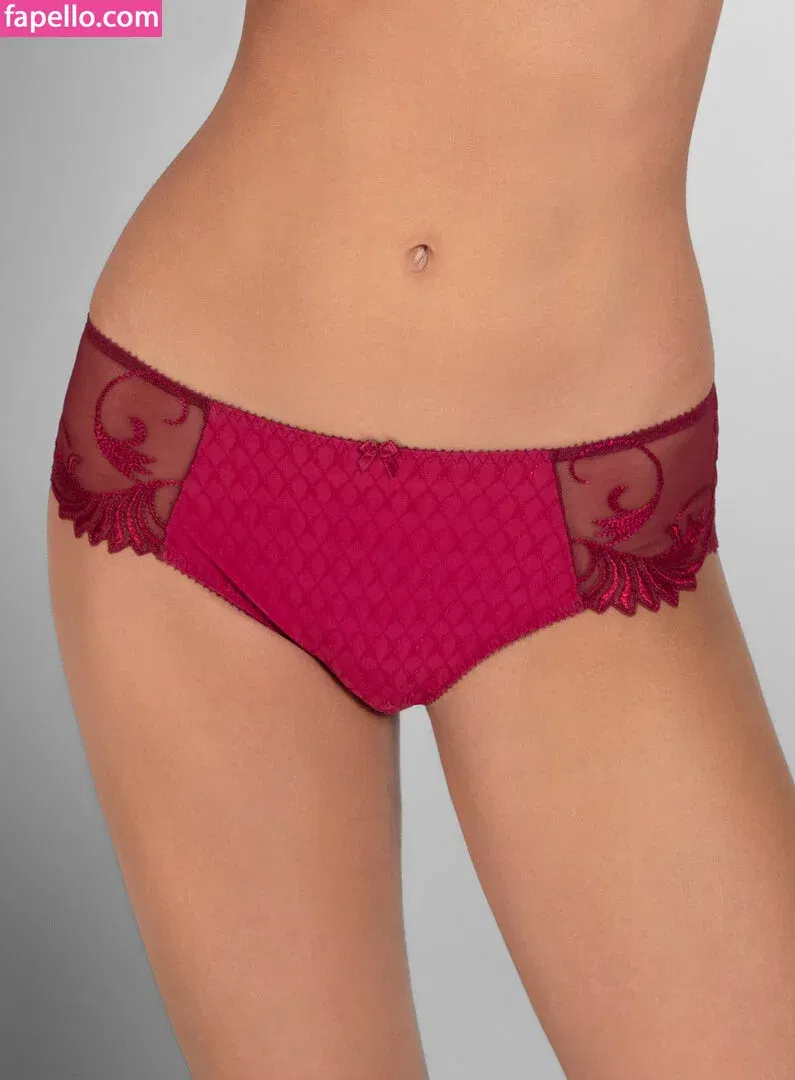 Nicola Cavanis / nicolaca_ Onlyfans Photo Gallery 