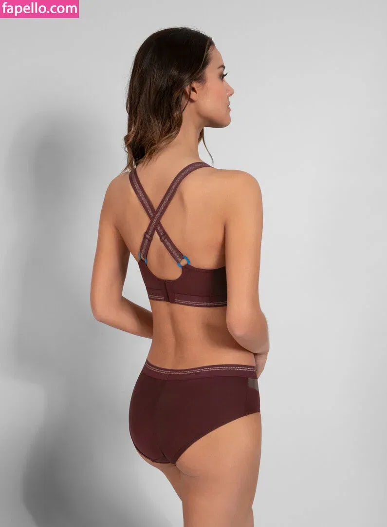 Nicola Cavanis / nicolaca_ Onlyfans Photo Gallery 