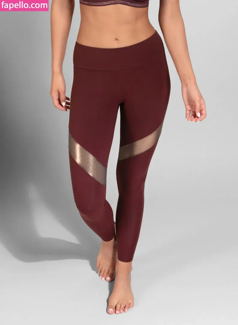 Nicola Cavanis / nicolaca_ Onlyfans Photo Gallery 