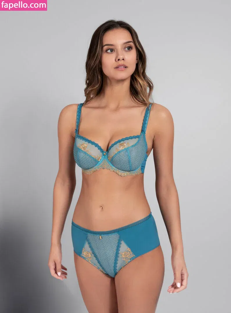 Nicola Cavanis / nicolaca_ Onlyfans Photo Gallery 