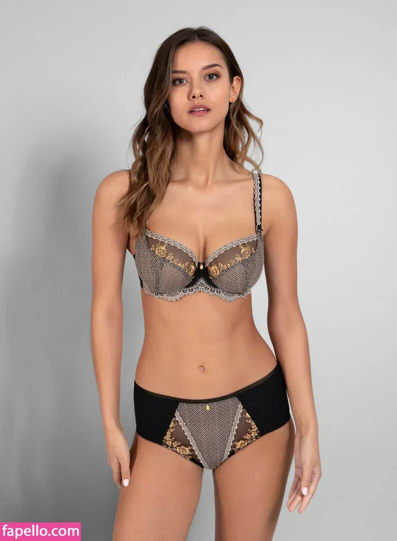 Nicola Cavanis / nicolaca_ Onlyfans Photo Gallery 