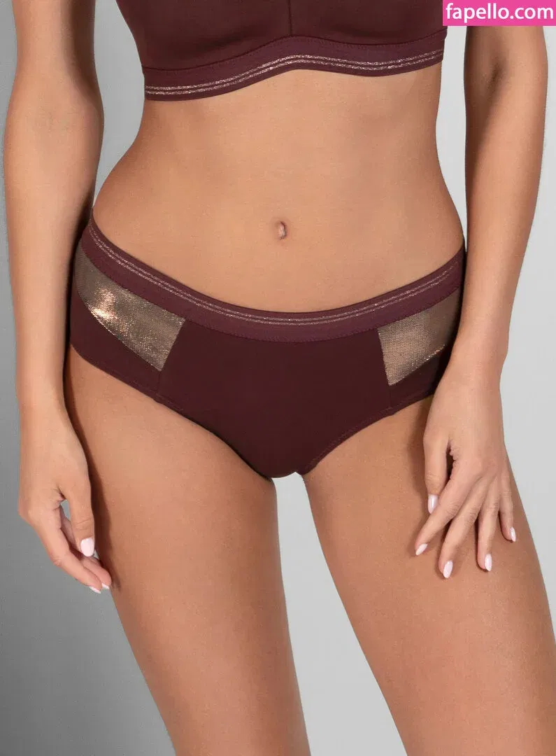 Nicola Cavanis / nicolaca_ Onlyfans Photo Gallery 