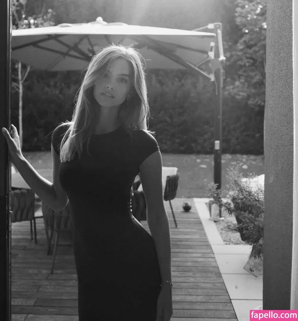 Nicola Cavanis / nicolaca_ Onlyfans Photo Gallery 