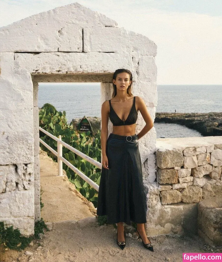 Nicola Cavanis / nicolaca_ Onlyfans Photo Gallery 