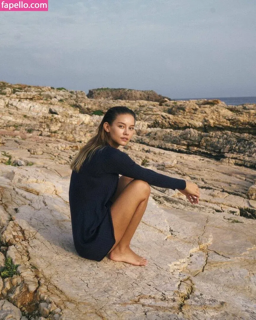 Nicola Cavanis / nicolaca_ Onlyfans Photo Gallery 