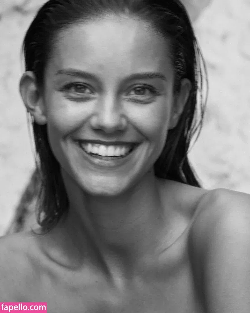 Nicola Cavanis / nicolaca_ Onlyfans Photo Gallery 