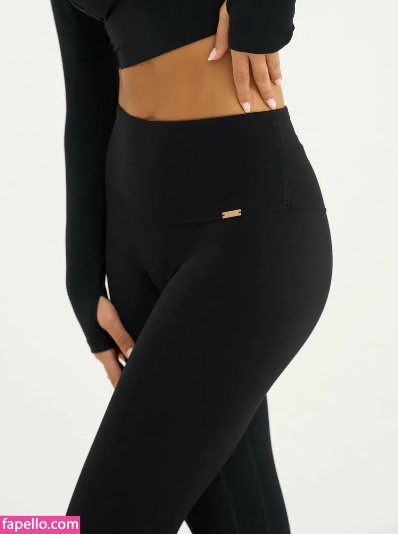 Nicola Cavanis / nicolaca_ Onlyfans Photo Gallery 