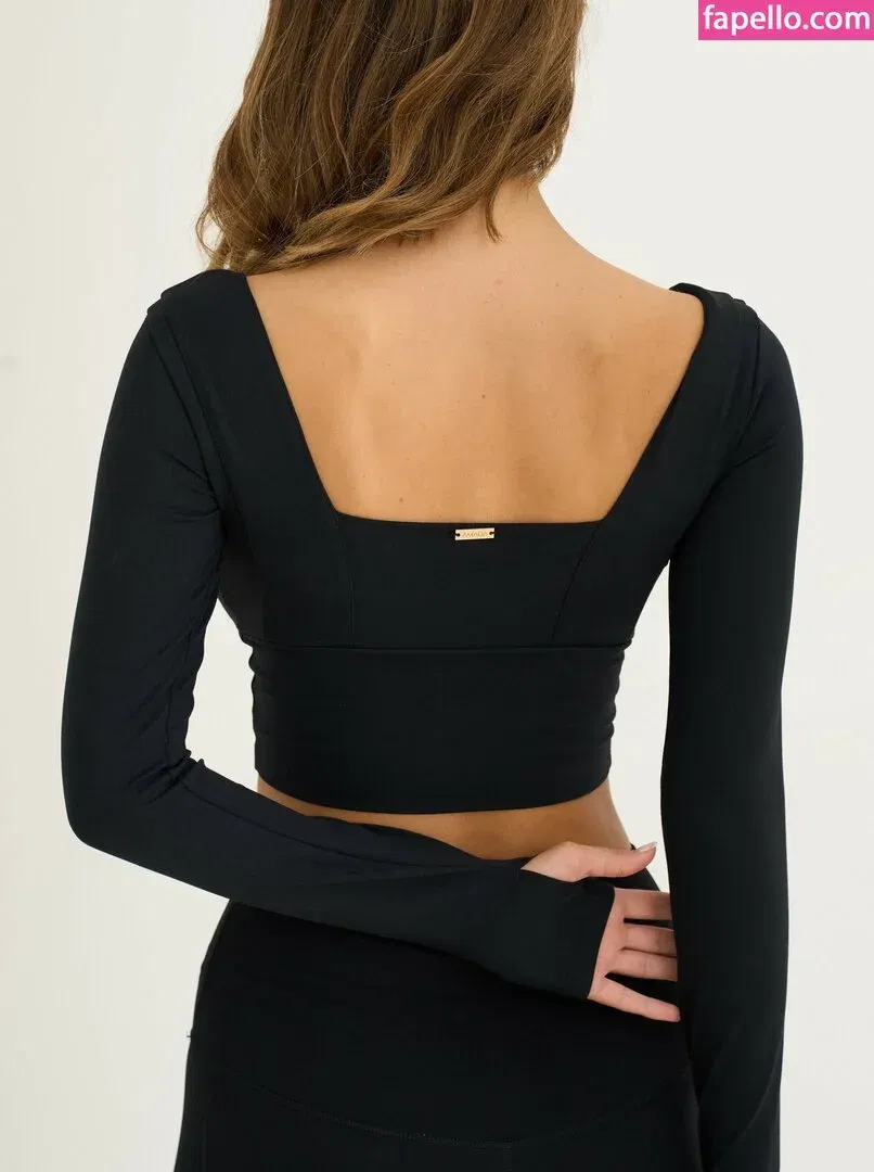 Nicola Cavanis / nicolaca_ Onlyfans Photo Gallery 