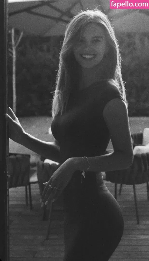 Nicola Cavanis / nicolaca_ Onlyfans Photo Gallery 