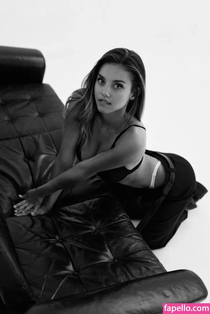 Nicola Cavanis / nicolaca_ Onlyfans Photo Gallery 