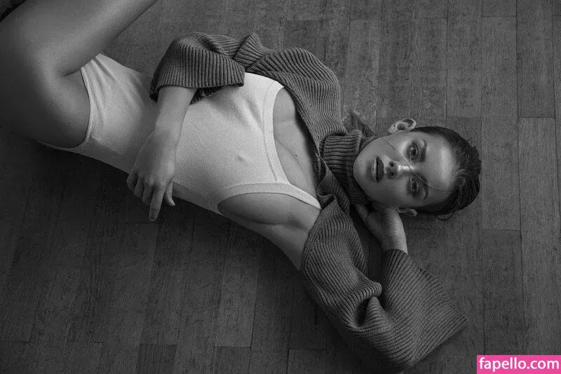 Nicola Cavanis / nicolaca_ Onlyfans Photo Gallery 