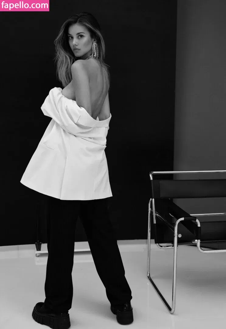 Nicola Cavanis / nicolaca_ Onlyfans Photo Gallery 