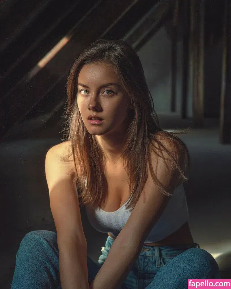 Nicola Cavanis / nicolaca_ Onlyfans Photo Gallery 