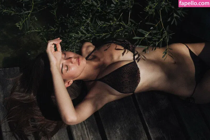 Nicola Cavanis / nicolaca_ Onlyfans Photo Gallery 