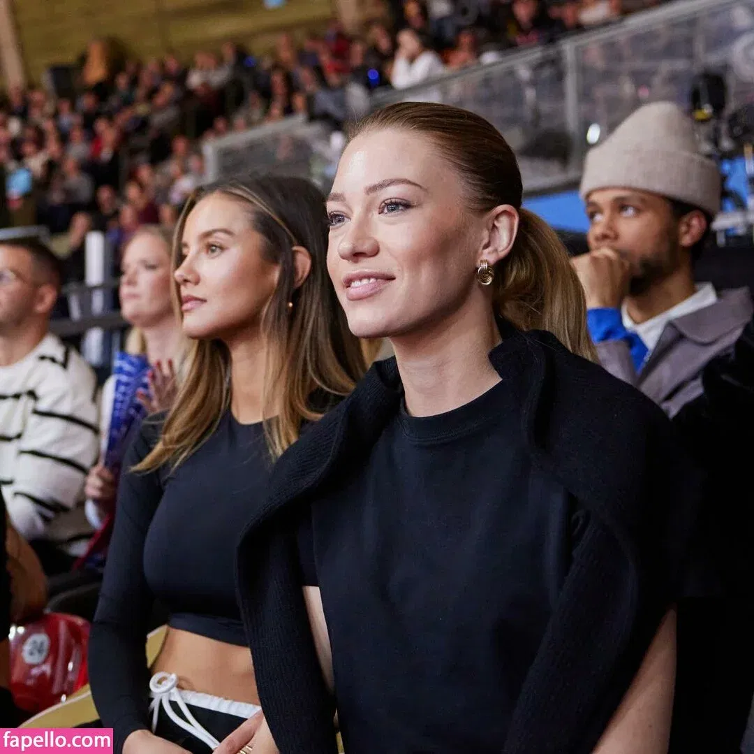 Nicola Cavanis / nicolaca_ Onlyfans Photo Gallery 