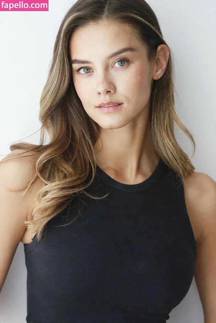 Nicola Cavanis / nicolaca_ Onlyfans Photo Gallery 