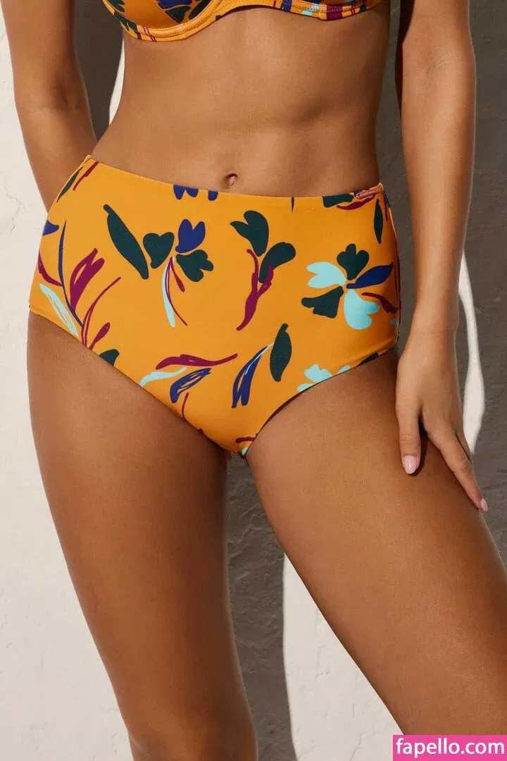 Nicola Cavanis / nicolaca_ Onlyfans Photo Gallery 