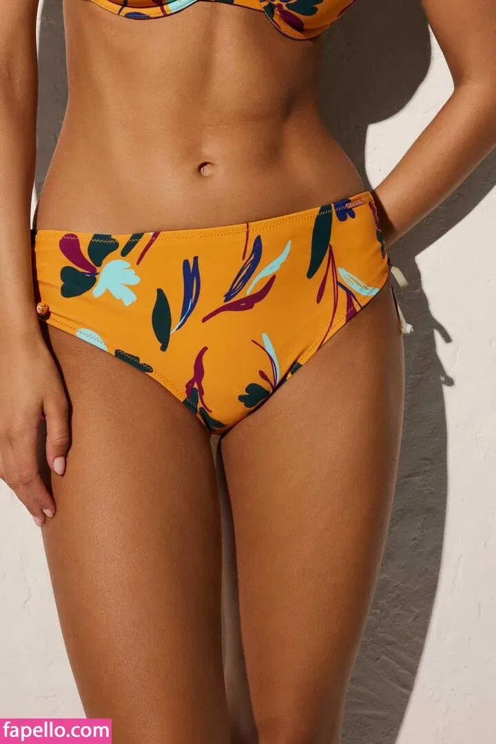 Nicola Cavanis / nicolaca_ Onlyfans Photo Gallery 