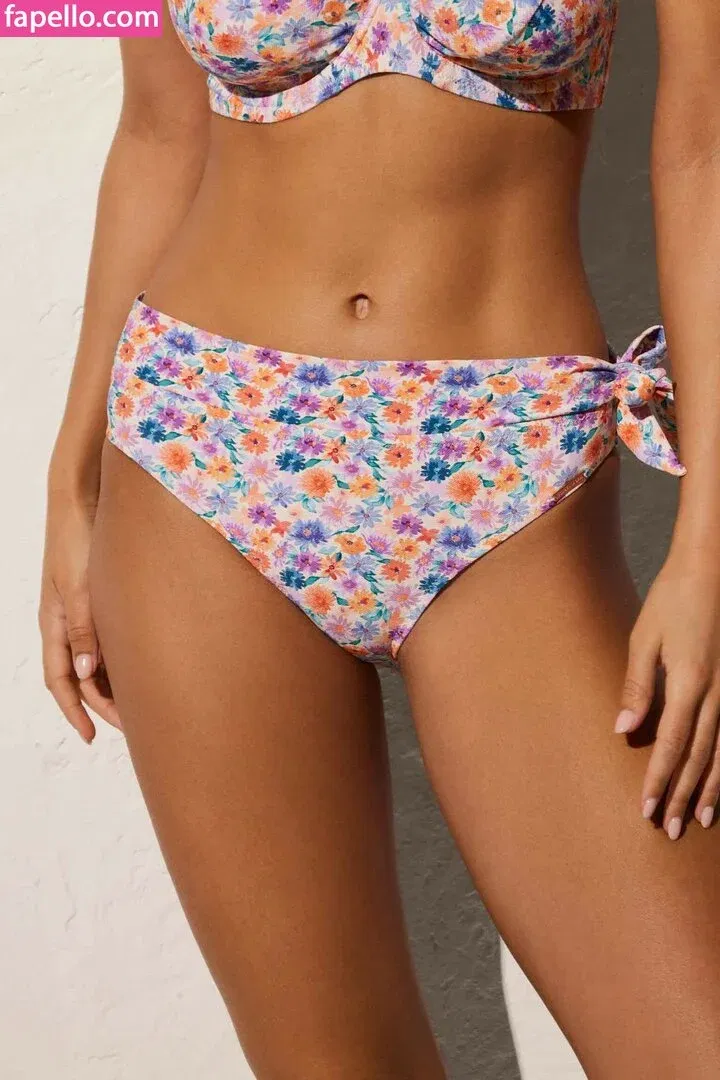 Nicola Cavanis / nicolaca_ Onlyfans Photo Gallery 