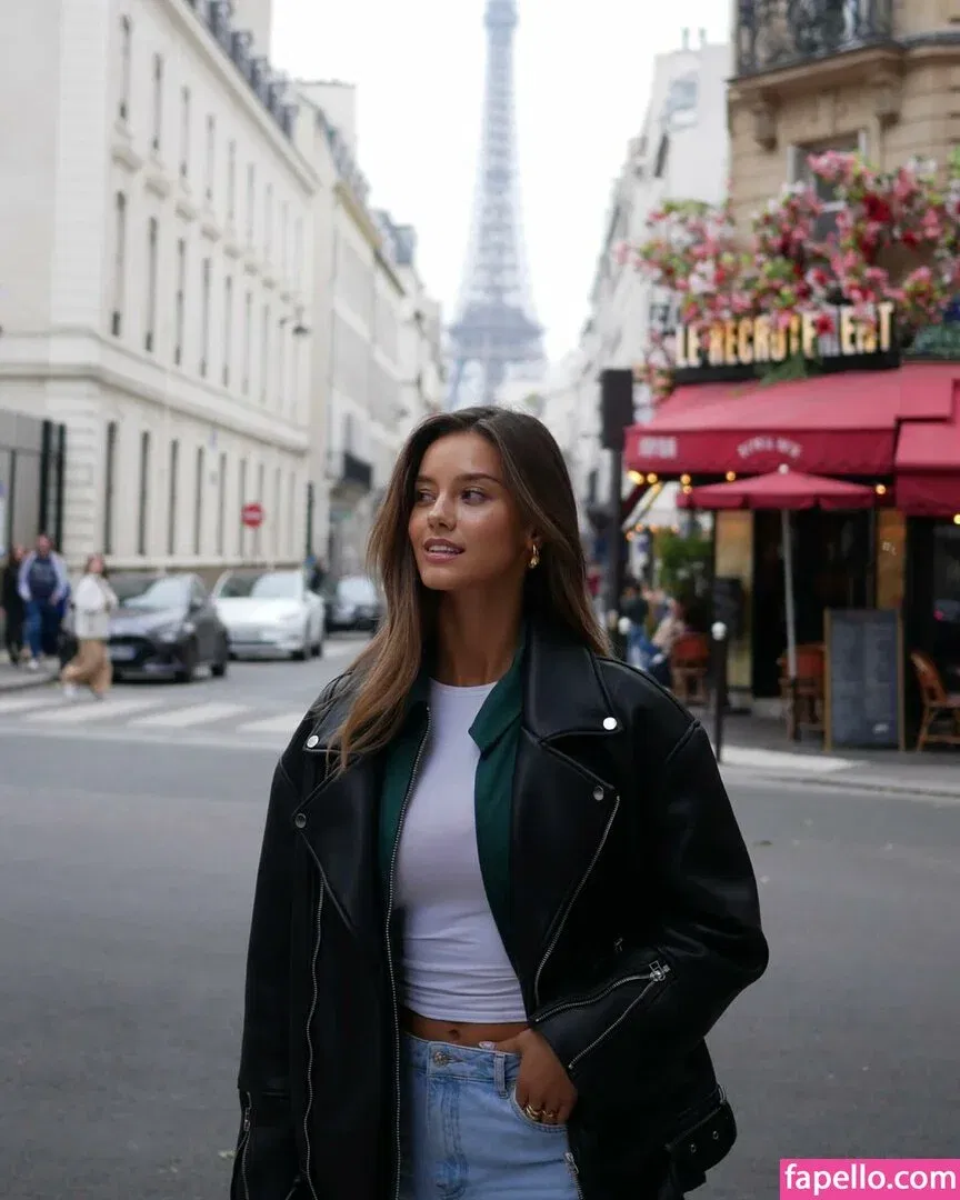 Nicola Cavanis / nicolaca_ Onlyfans Photo Gallery 