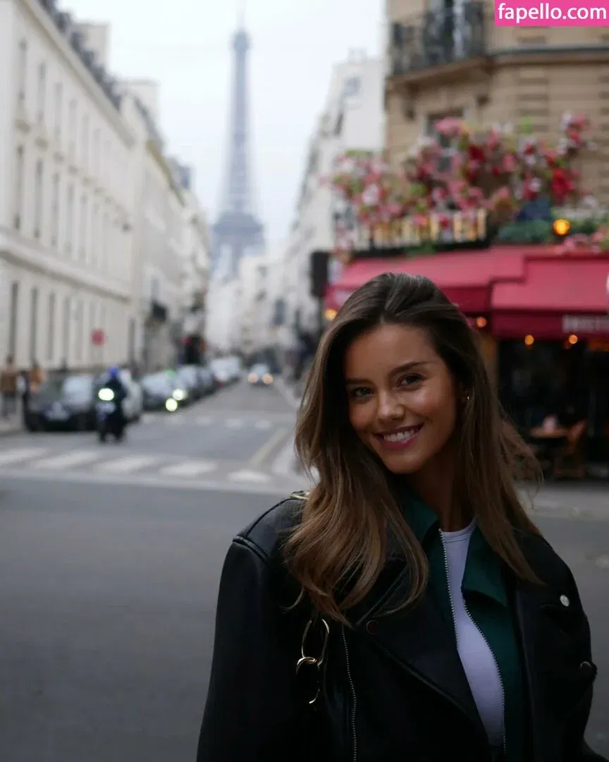 Nicola Cavanis / nicolaca_ Onlyfans Photo Gallery 