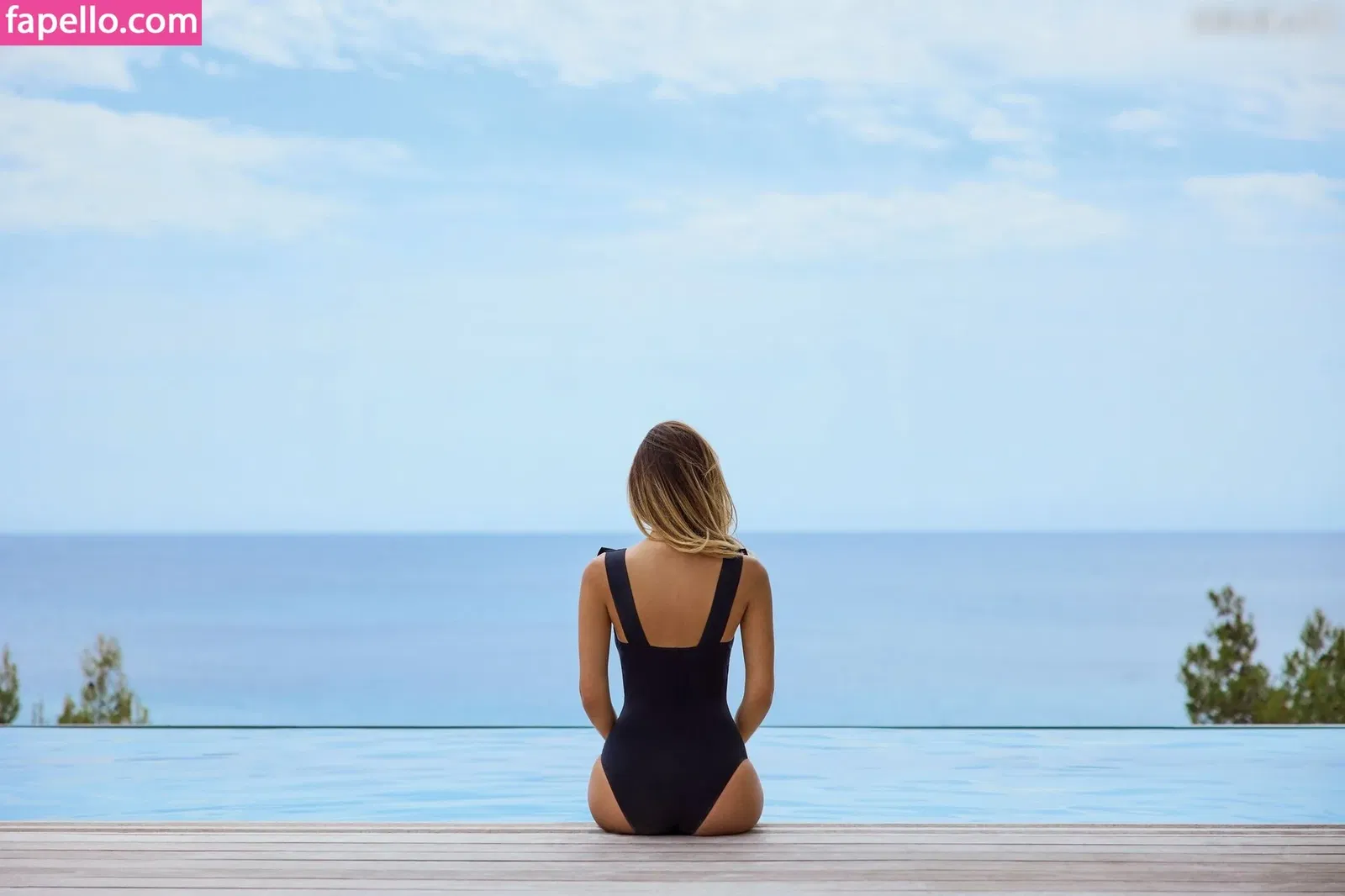 Nicola Cavanis / nicolaca_ Onlyfans Photo Gallery 