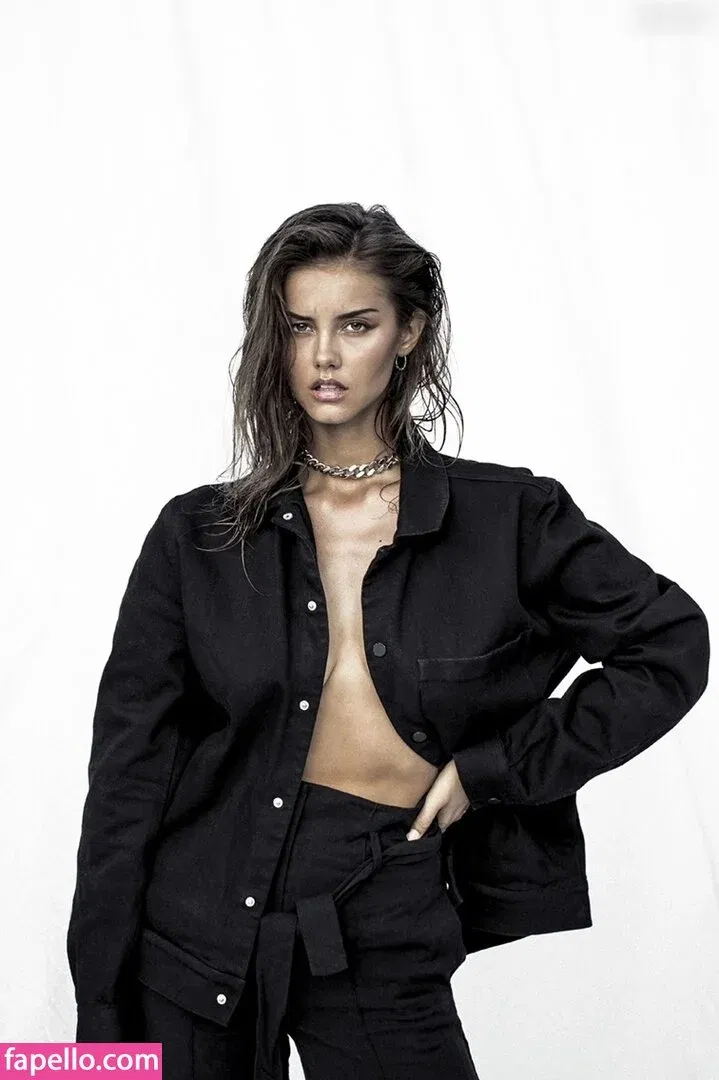 Nicola Cavanis / nicolaca_ Onlyfans Photo Gallery 