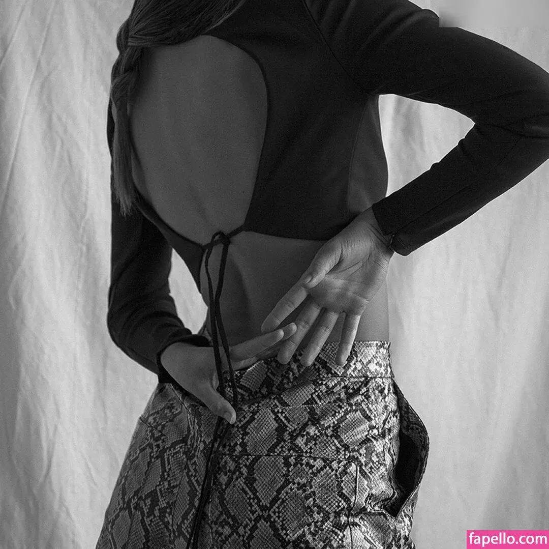 Nicola Cavanis / nicolaca_ Onlyfans Photo Gallery 