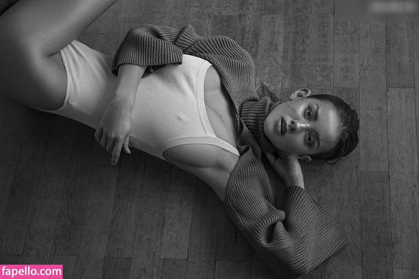 Nicola Cavanis / nicolaca_ Onlyfans Photo Gallery 