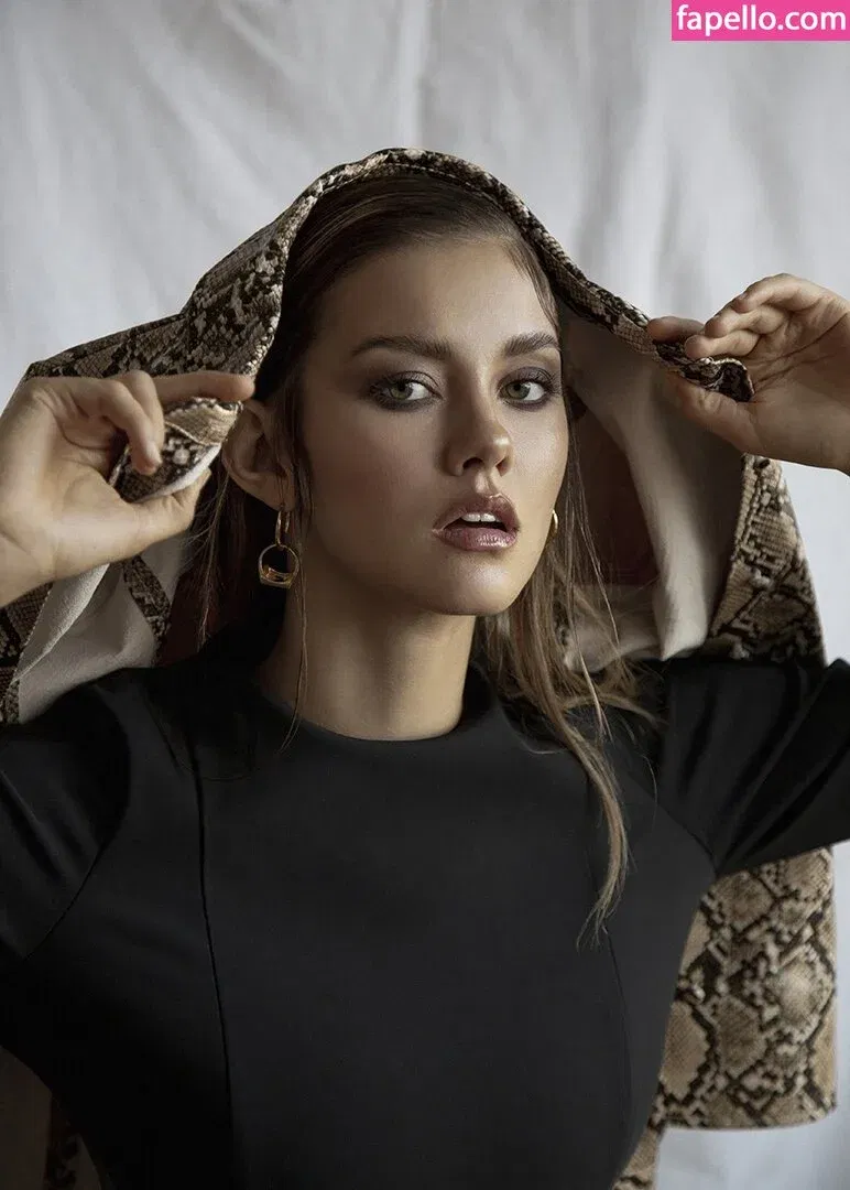 Nicola Cavanis / nicolaca_ Onlyfans Photo Gallery 