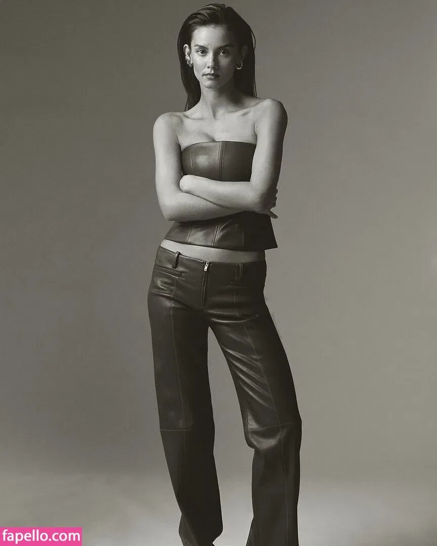 Nicola Cavanis / nicolaca_ Onlyfans Photo Gallery 